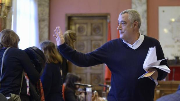 Francisco Pérez en un pleno de la Junta de distrito de Vallecas